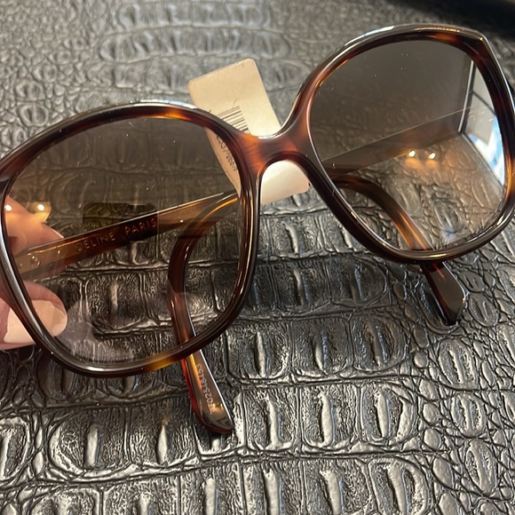 Celine CL40172U #0330 Color 52F 
Gradient Acetate Butterfly Sunglasses
Square - Picture 9 of 9